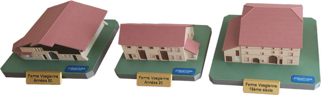 Maquettes de patrimoine 1:100, trois fermes vosgiennes montrant l'évolution du bâti du XIXᵉ siècle aux années 1950